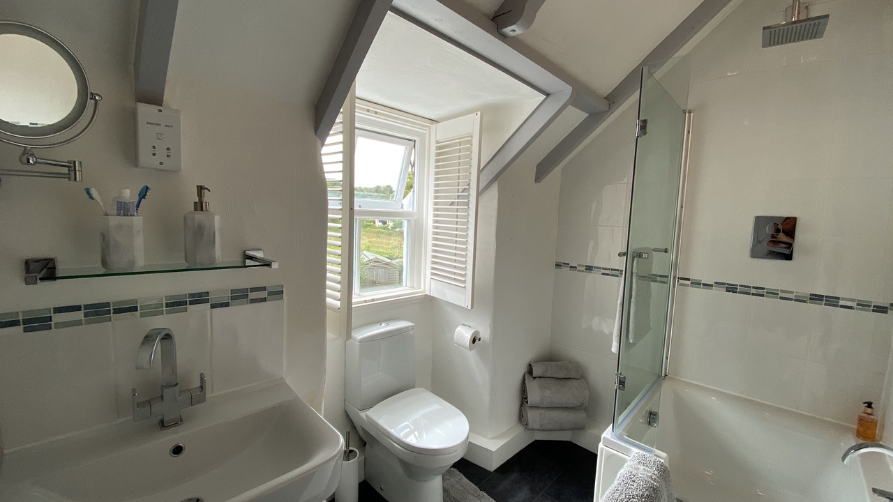 Photo of Bathroom in Helford Passage