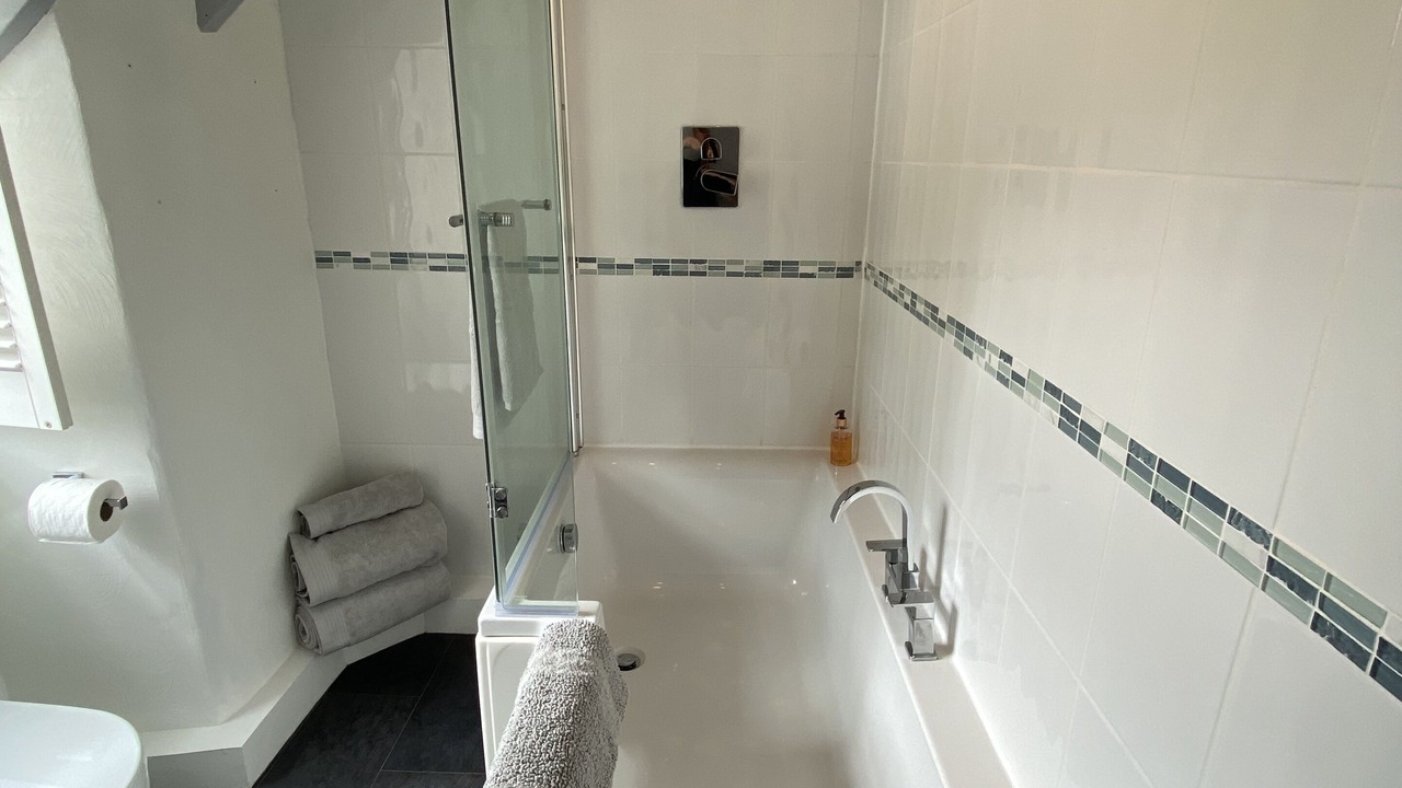 Photo of Bathroom in Helford Passage