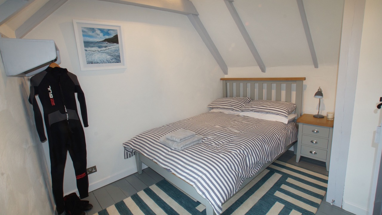 Photo of Bedroom in Helford Passage