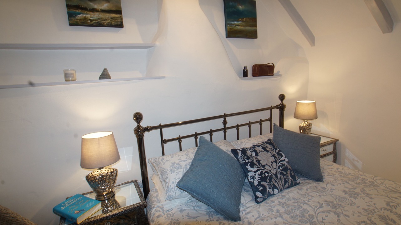 Photo of Bedroom in Helford Passage