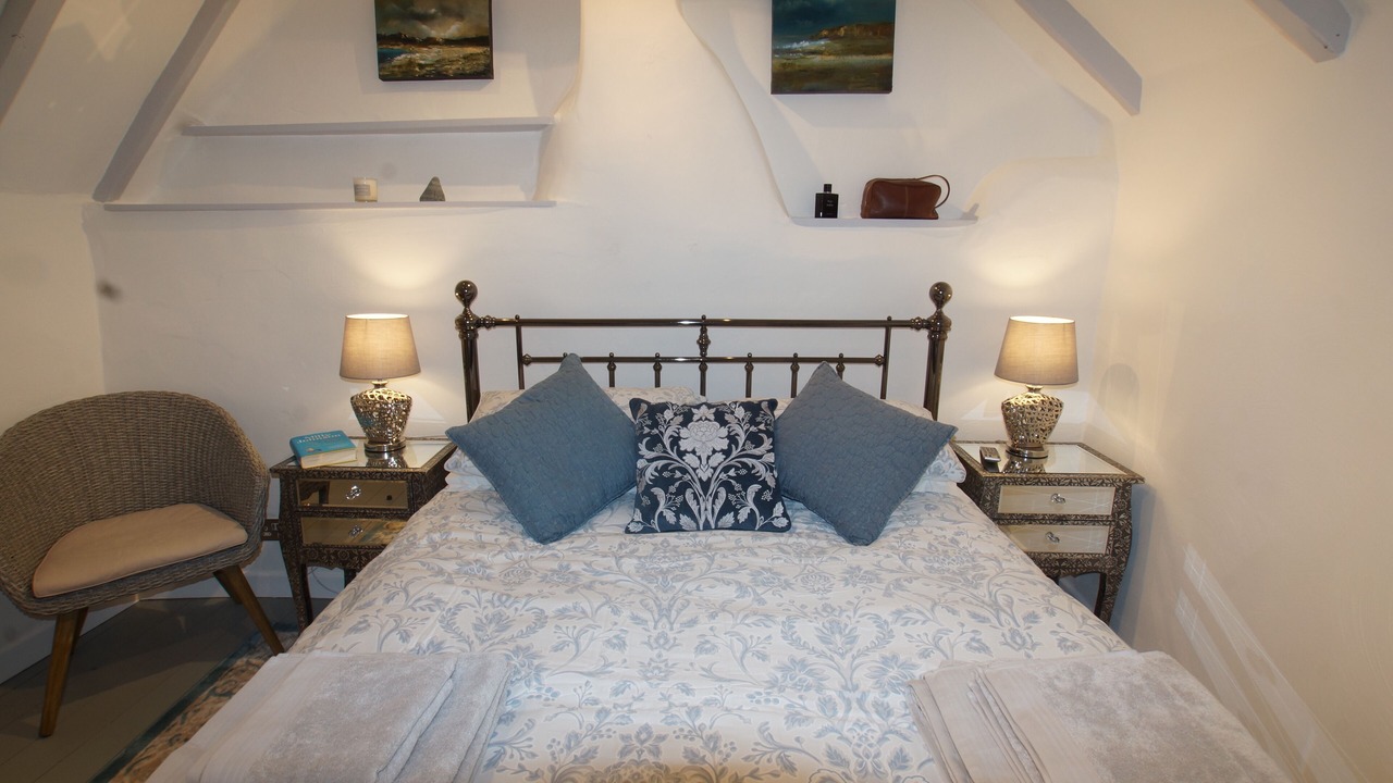 Photo of Bedroom in Helford Passage
