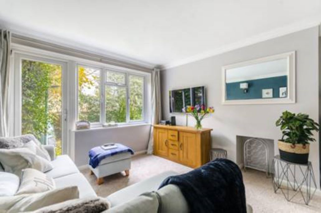 Photo of Livingroom in Hampton Wick
