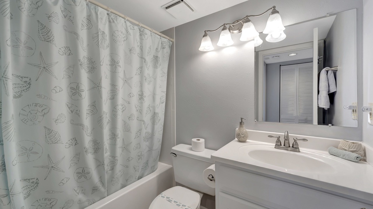 Photo of Bathroom in Plantation