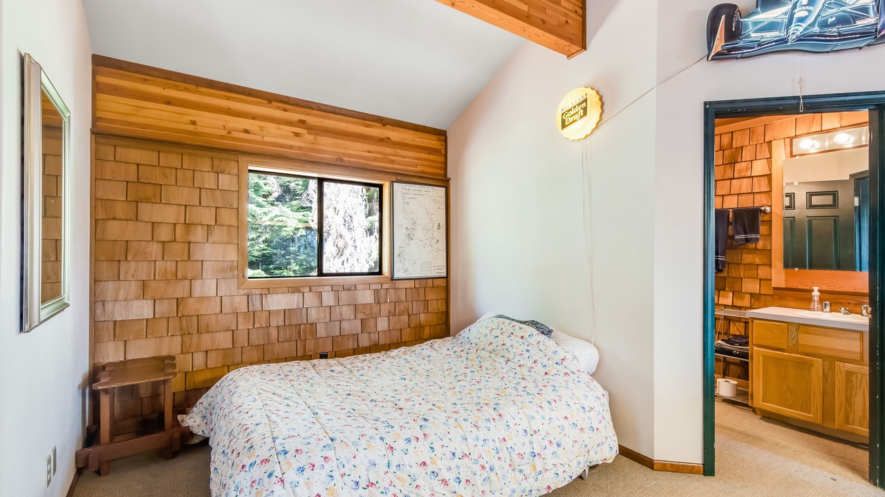 Photo of Bedroom in Hyak
