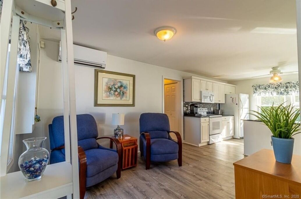 Photo of Livingroom in Niantic