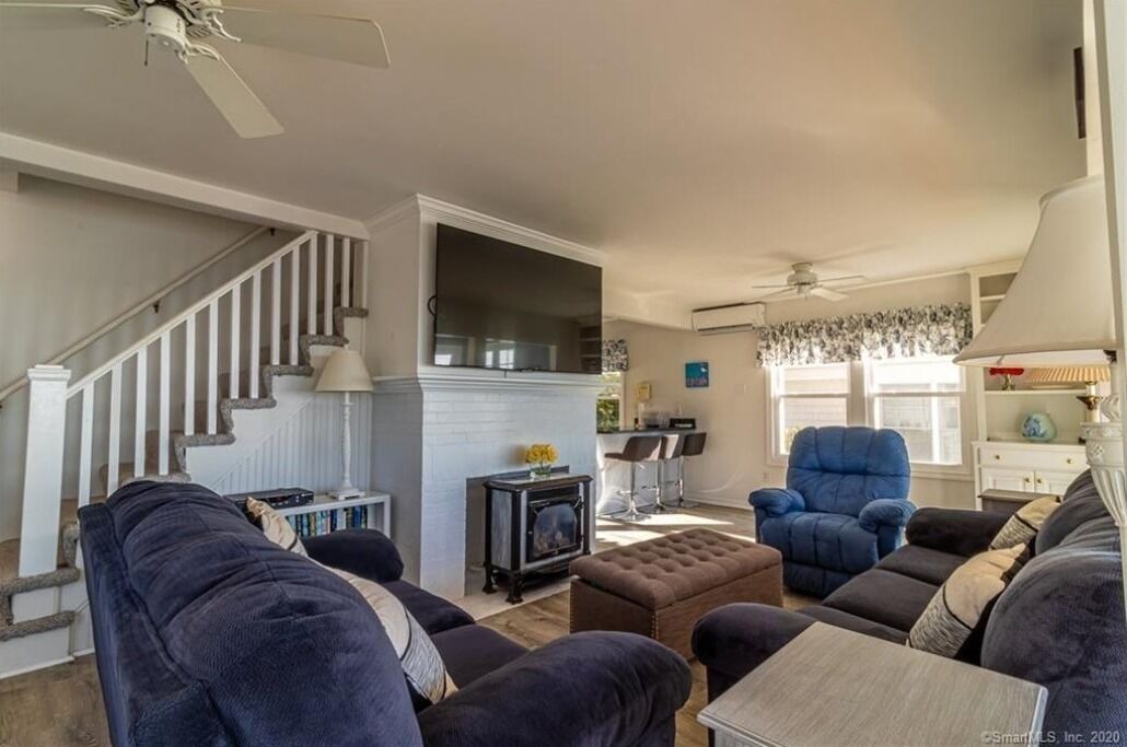 Photo of Livingroom in Niantic