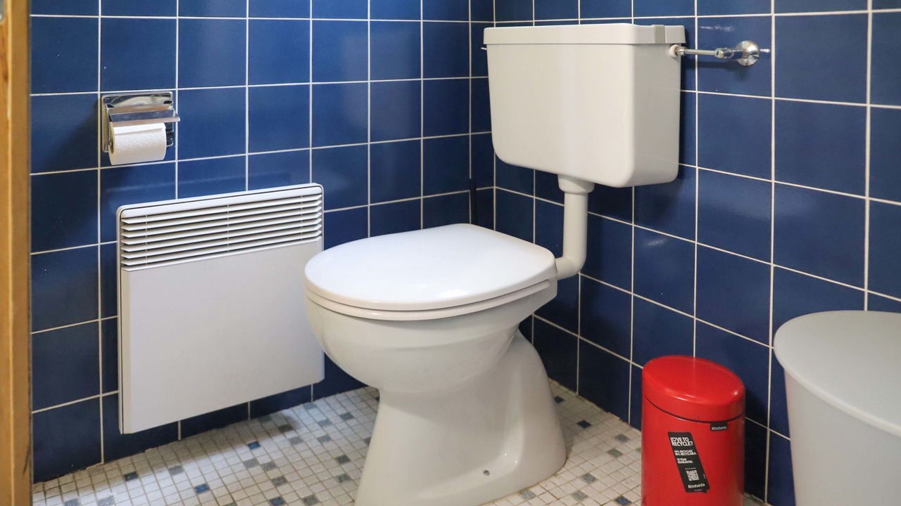 Photo of Bathroom in Lens