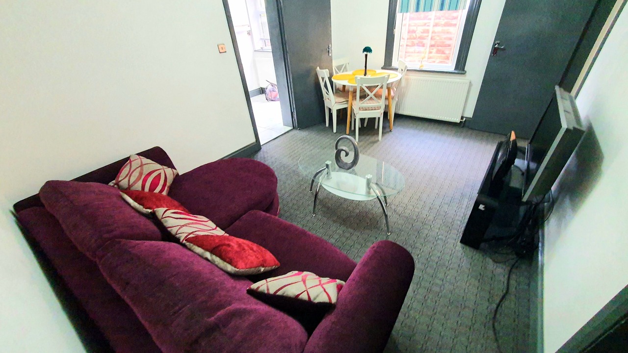 Photo of Livingroom in Feltham North