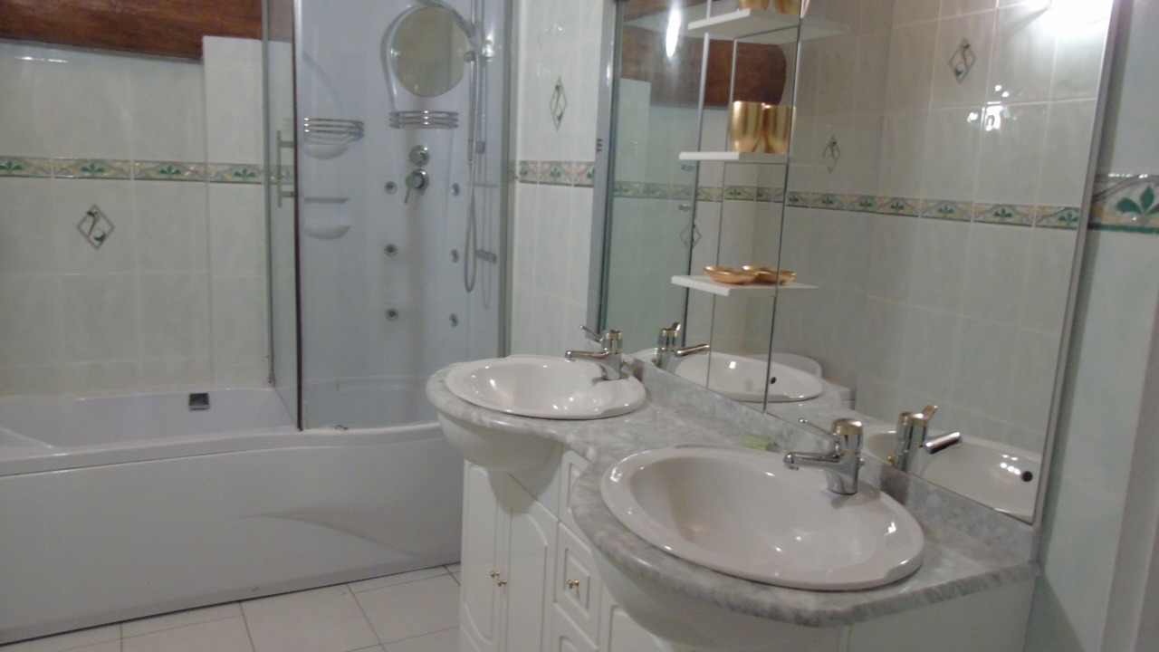 Photo of Bathroom in Houlette