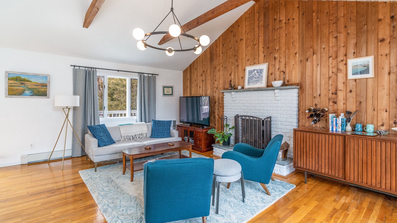 Photo of Livingroom in Southold