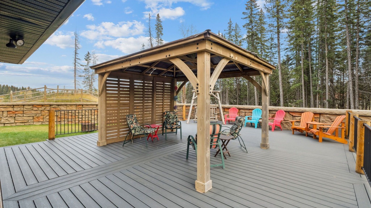 Photo of Patio Balcony in Bragg Creek