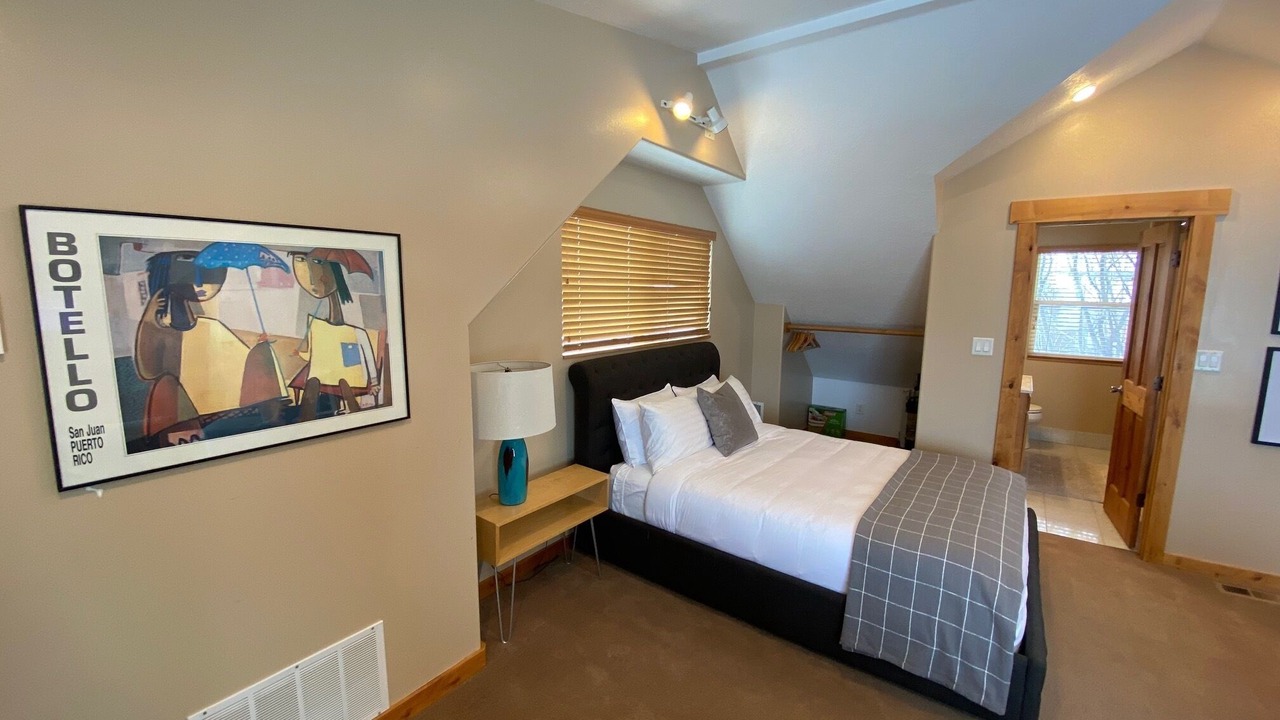 Photo of Bedroom in Midway