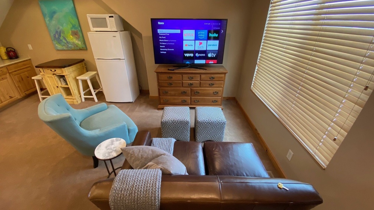 Photo of Livingroom in Midway
