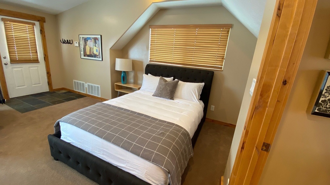 Photo of Bedroom in Midway