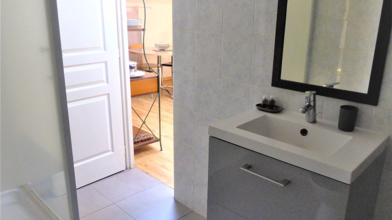 Photo of Bathroom in Beziers City Centre