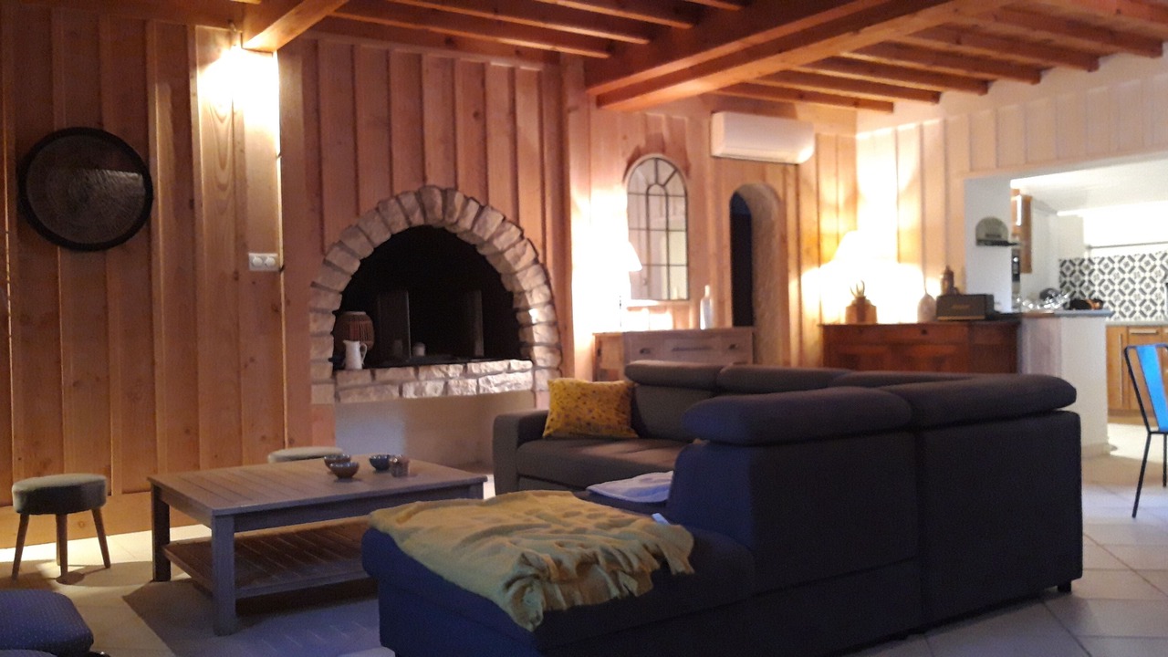 Photo of Livingroom in Cadillac-en-Fronsadais