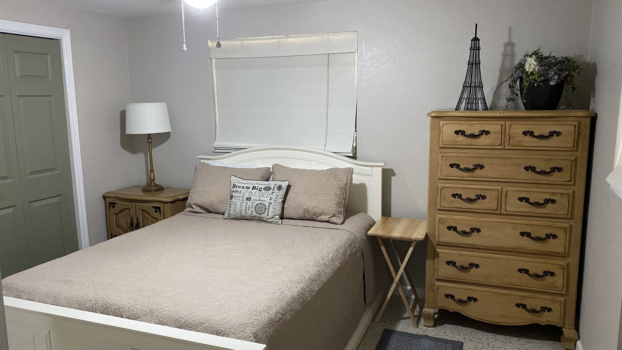Photo of Bedroom in Venice Gardens