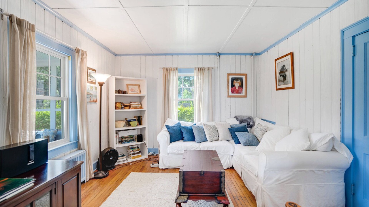 Photo of Livingroom in Silver Beach