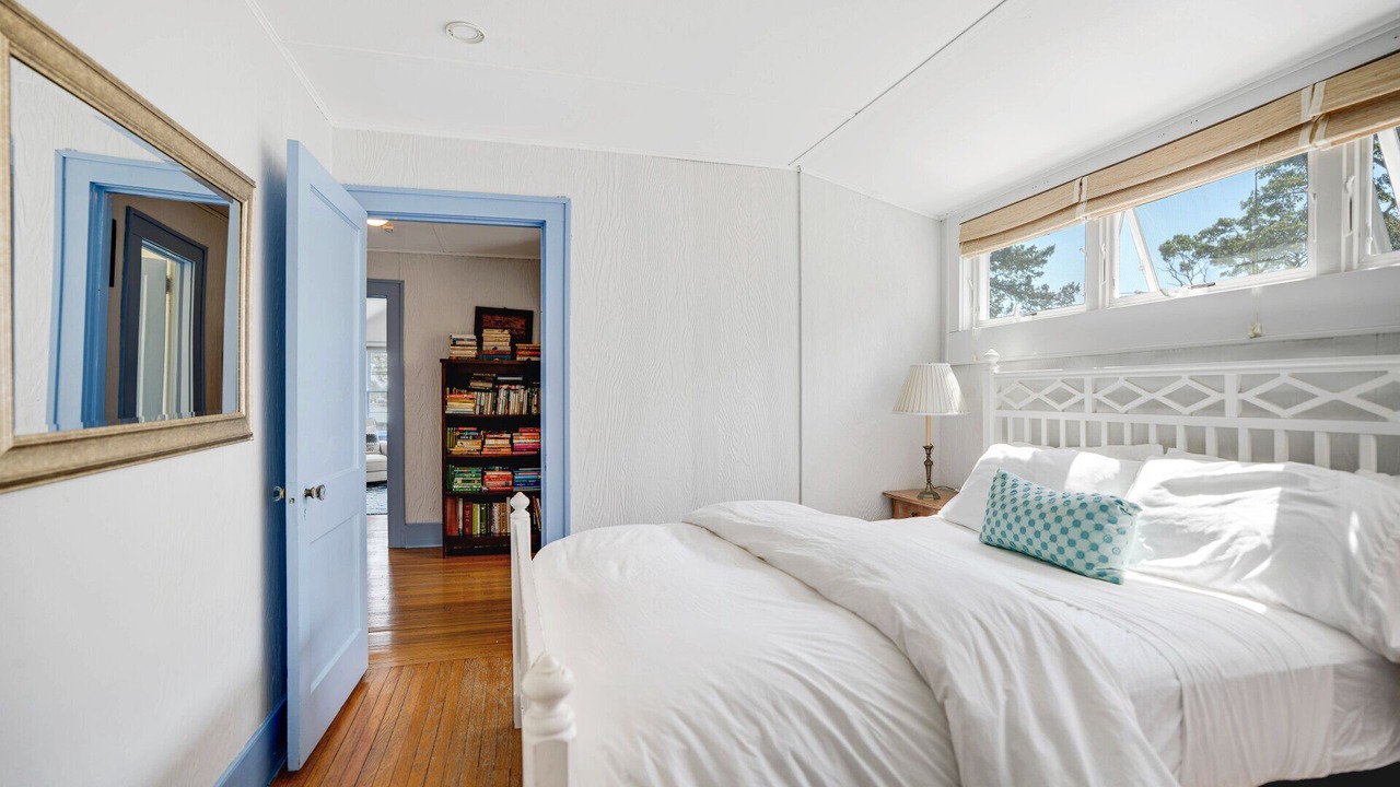 Photo of Bedroom in Silver Beach