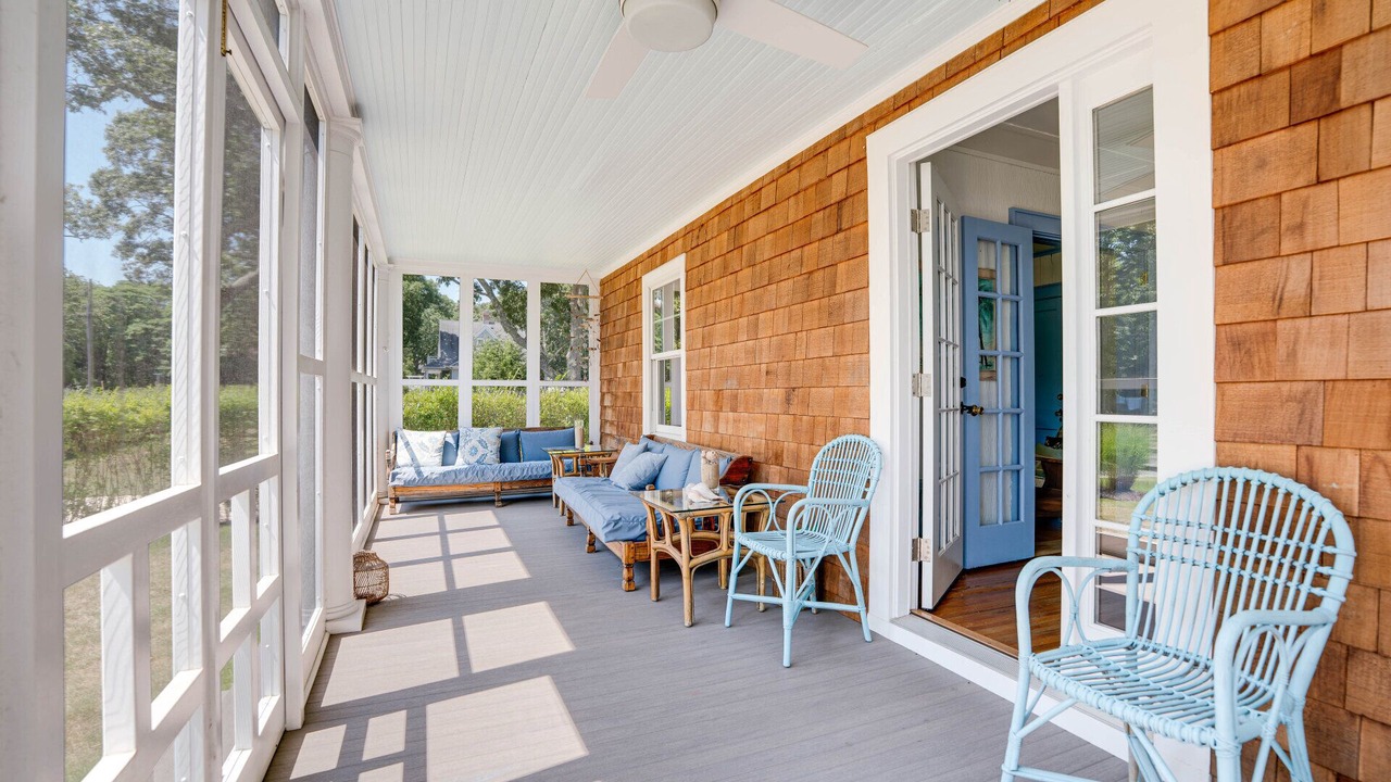Photo of Patio Balcony in Silver Beach