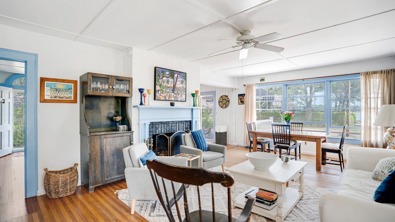 Photo of Livingroom in Silver Beach