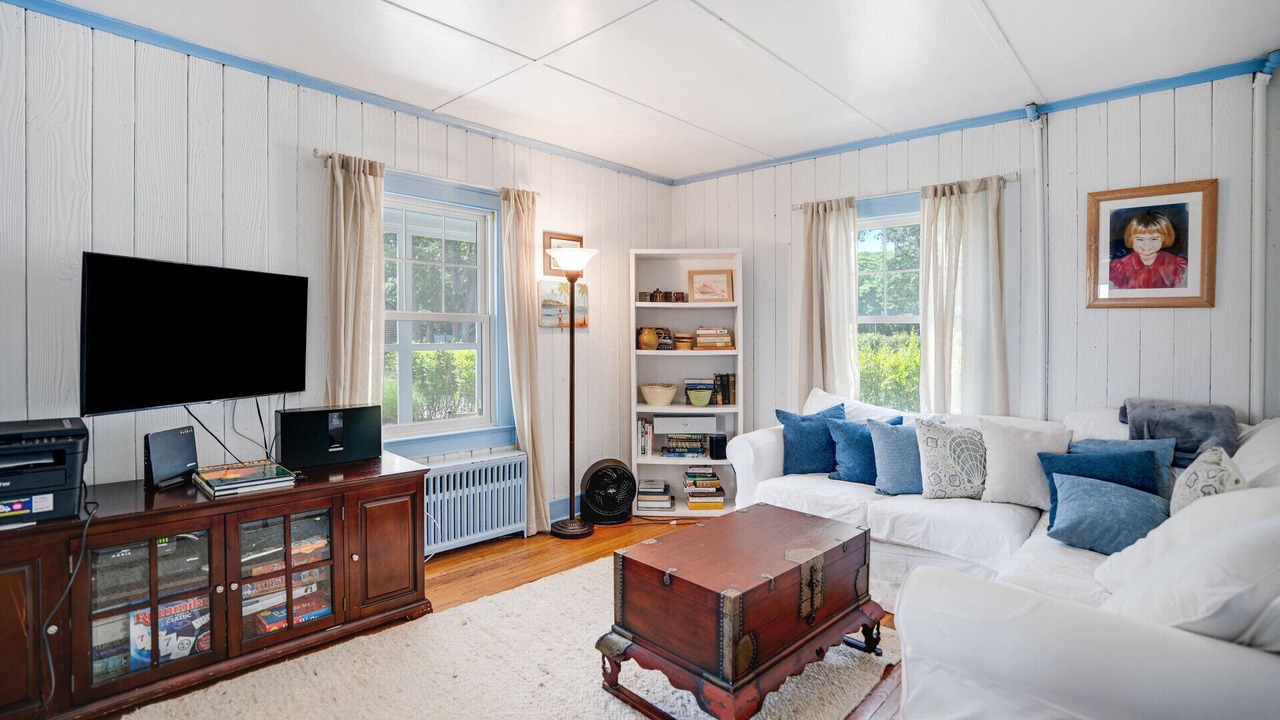 Photo of Livingroom in Silver Beach