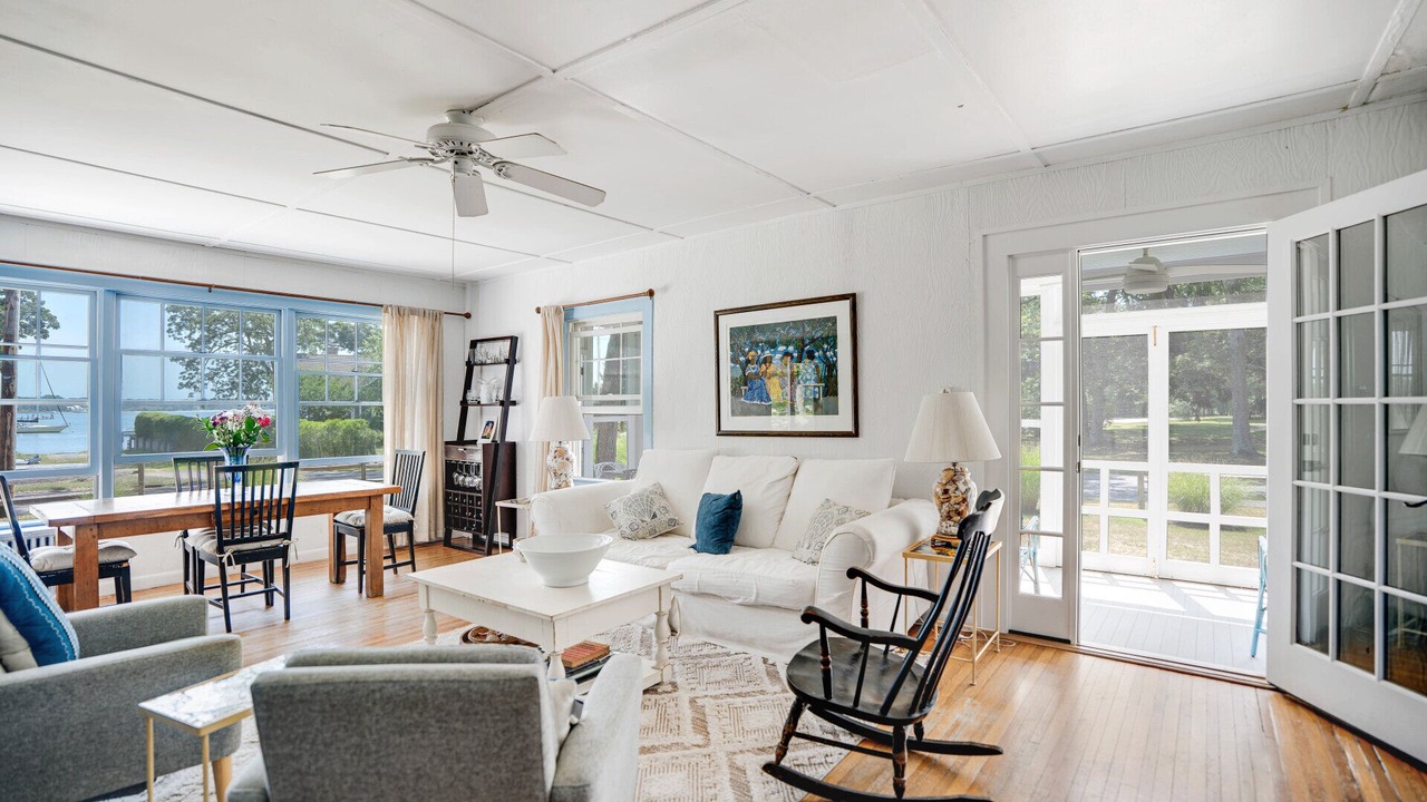 Photo of Livingroom in Silver Beach