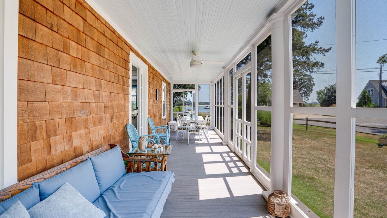 Photo of Patio Balcony in Silver Beach