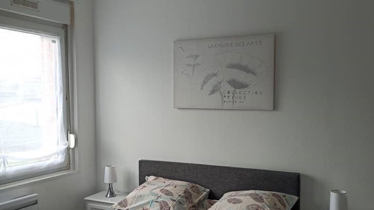 Photo of Bedroom in Lens