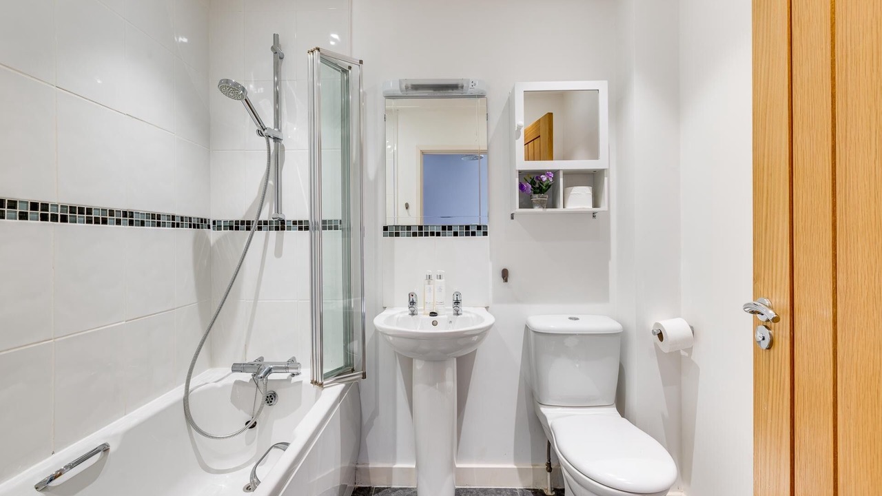 Photo of Bathroom in Porthtowan