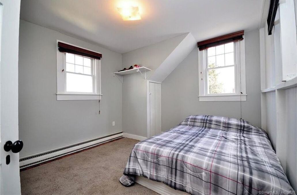Photo of Bedroom in Saybrook Manor