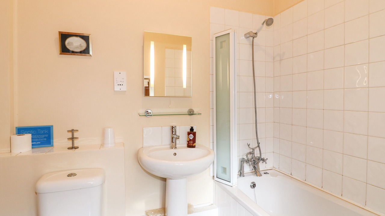 Photo of Bathroom in Grindon