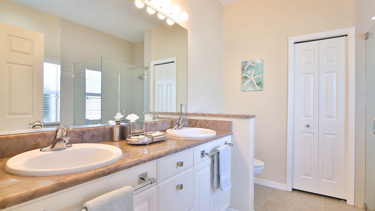 Photo of Bathroom in Heron's Watch