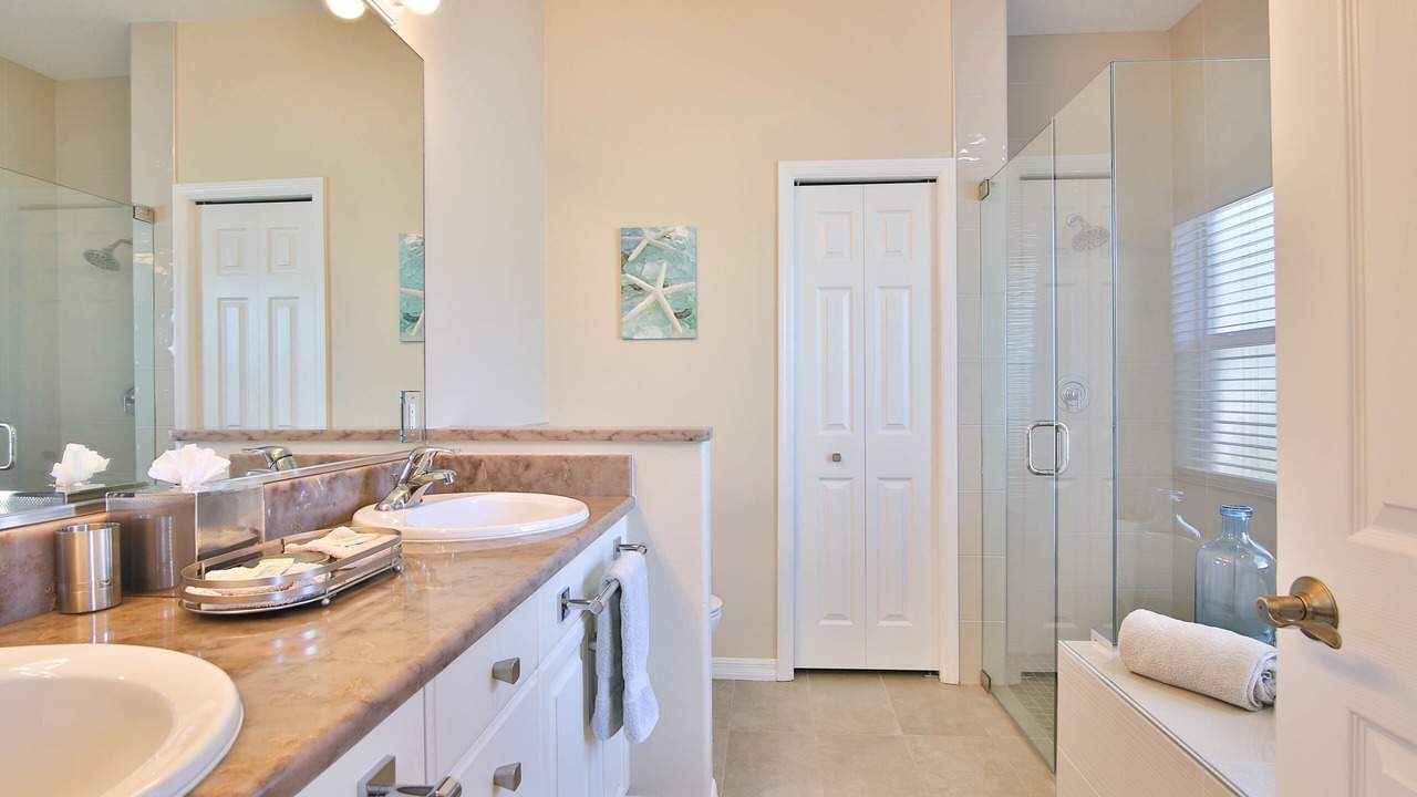 Photo of Bathroom in Heron's Watch