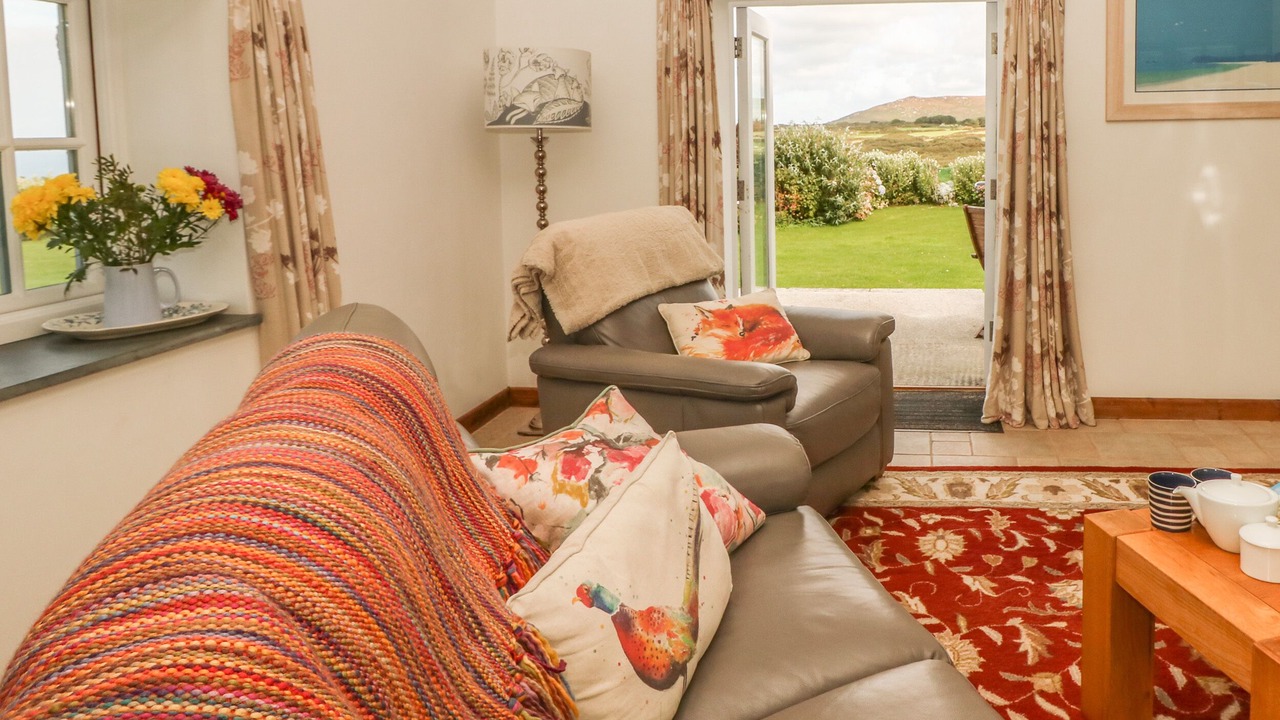 Photo of Livingroom in Chysauster