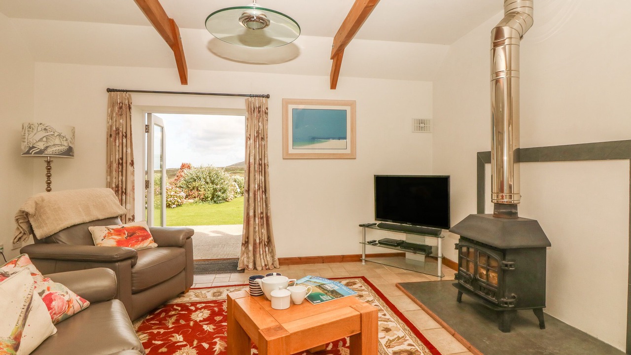 Photo of Livingroom in Chysauster