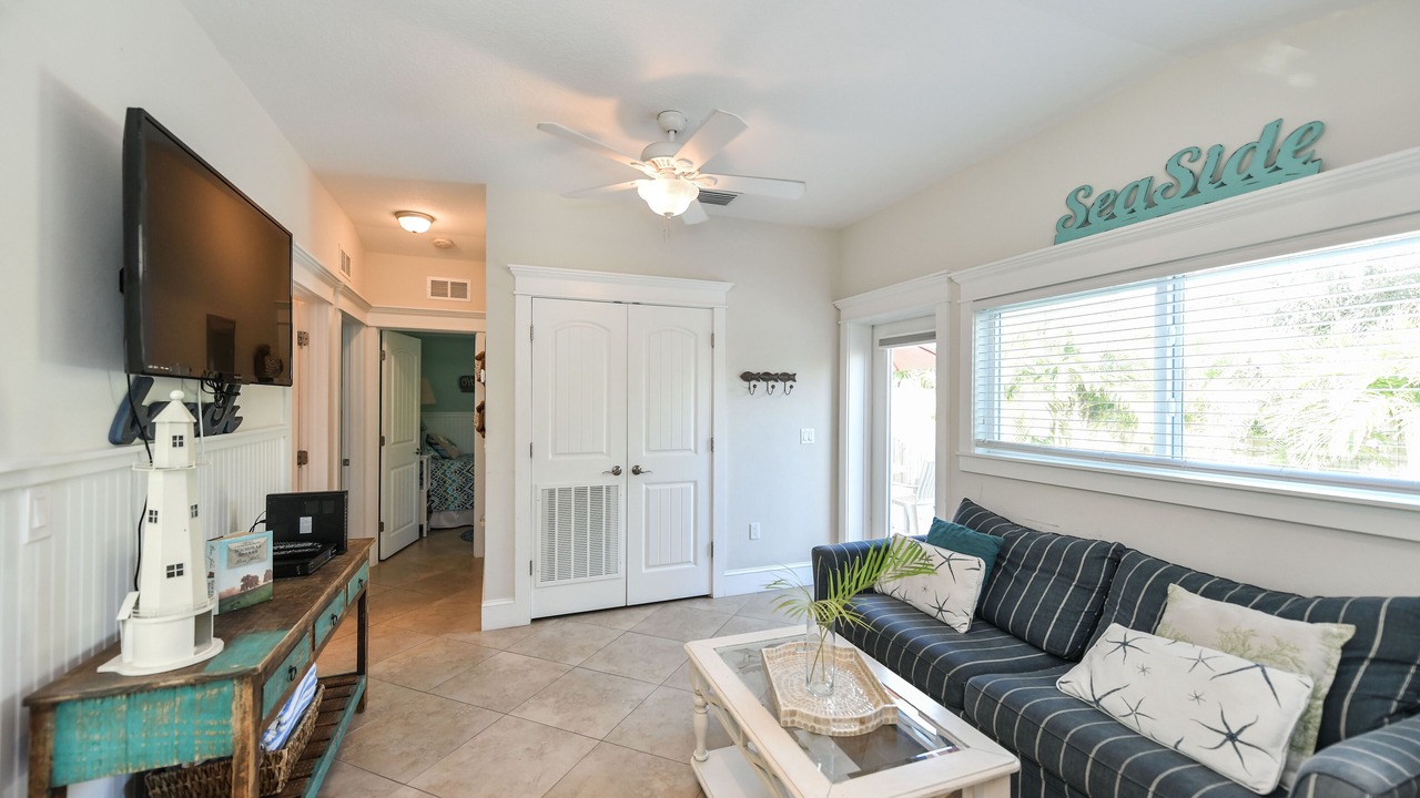 Photo of Livingroom in Holmes Beach