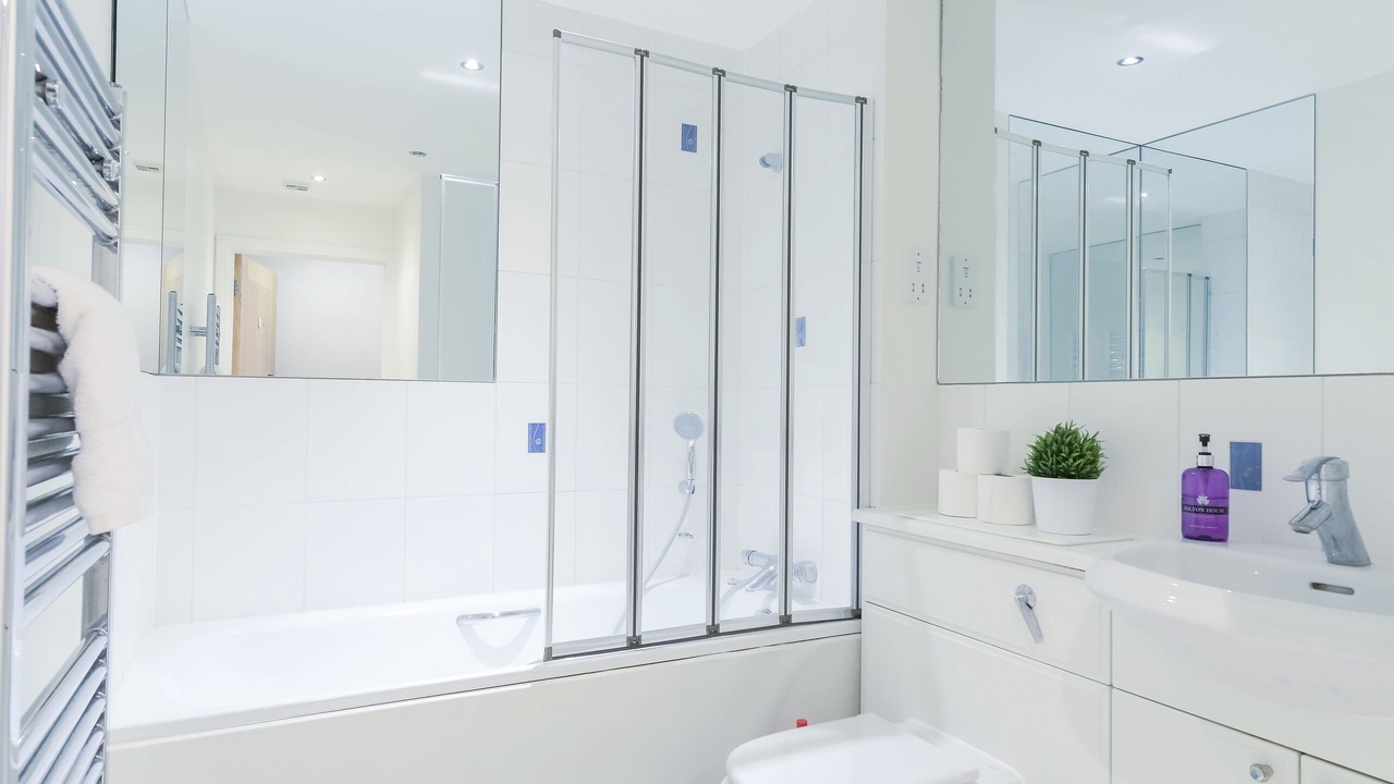 Photo of Bathroom in Royal Docks