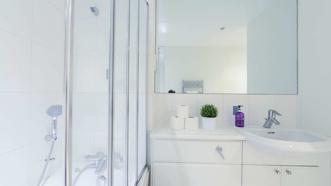 Photo of Bathroom in Royal Docks