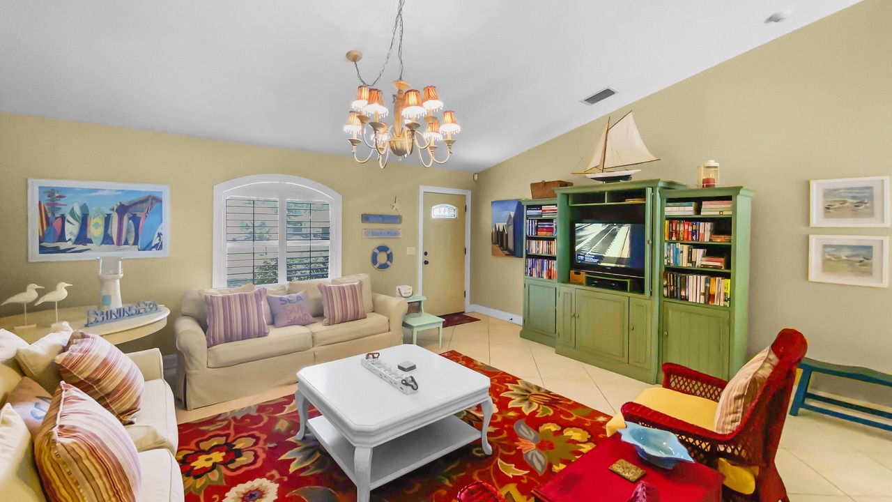 Photo of Livingroom in Gulf Gate Estates