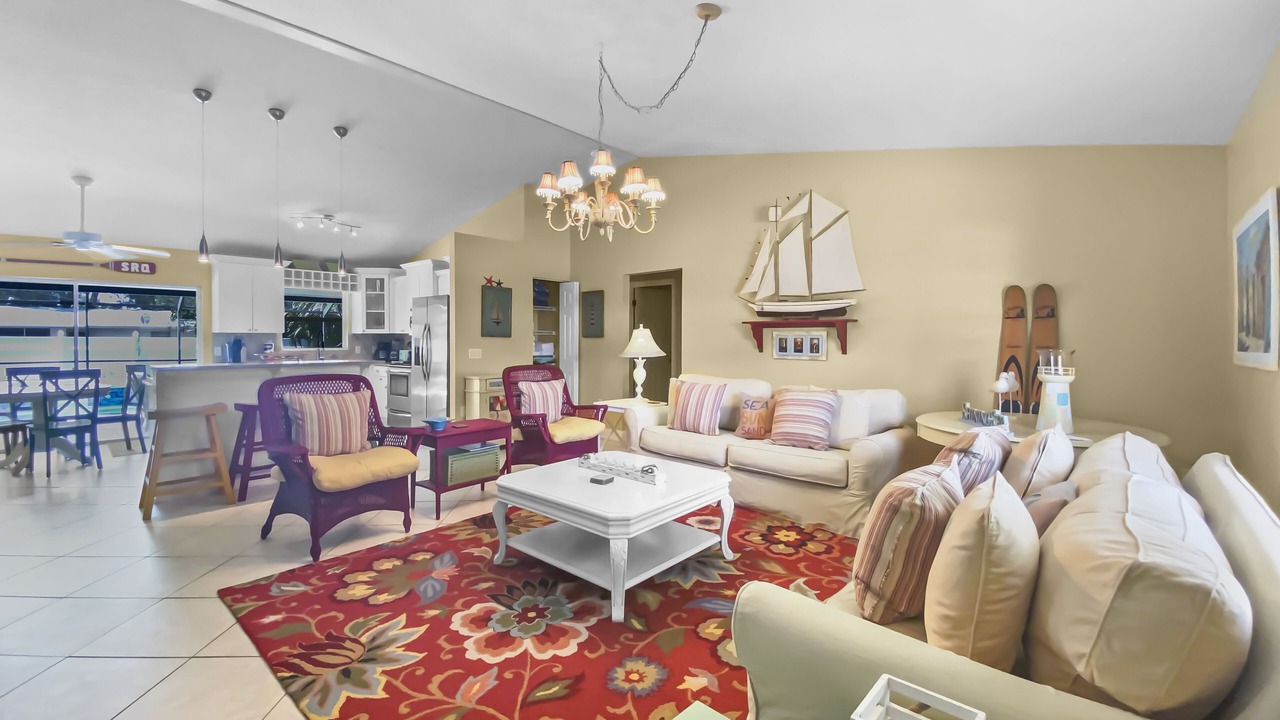 Photo of Livingroom in Gulf Gate Estates