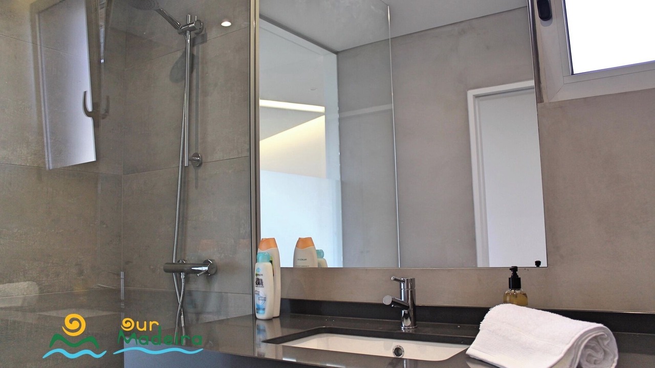 Photo of Bathroom in Estreito da Calheta