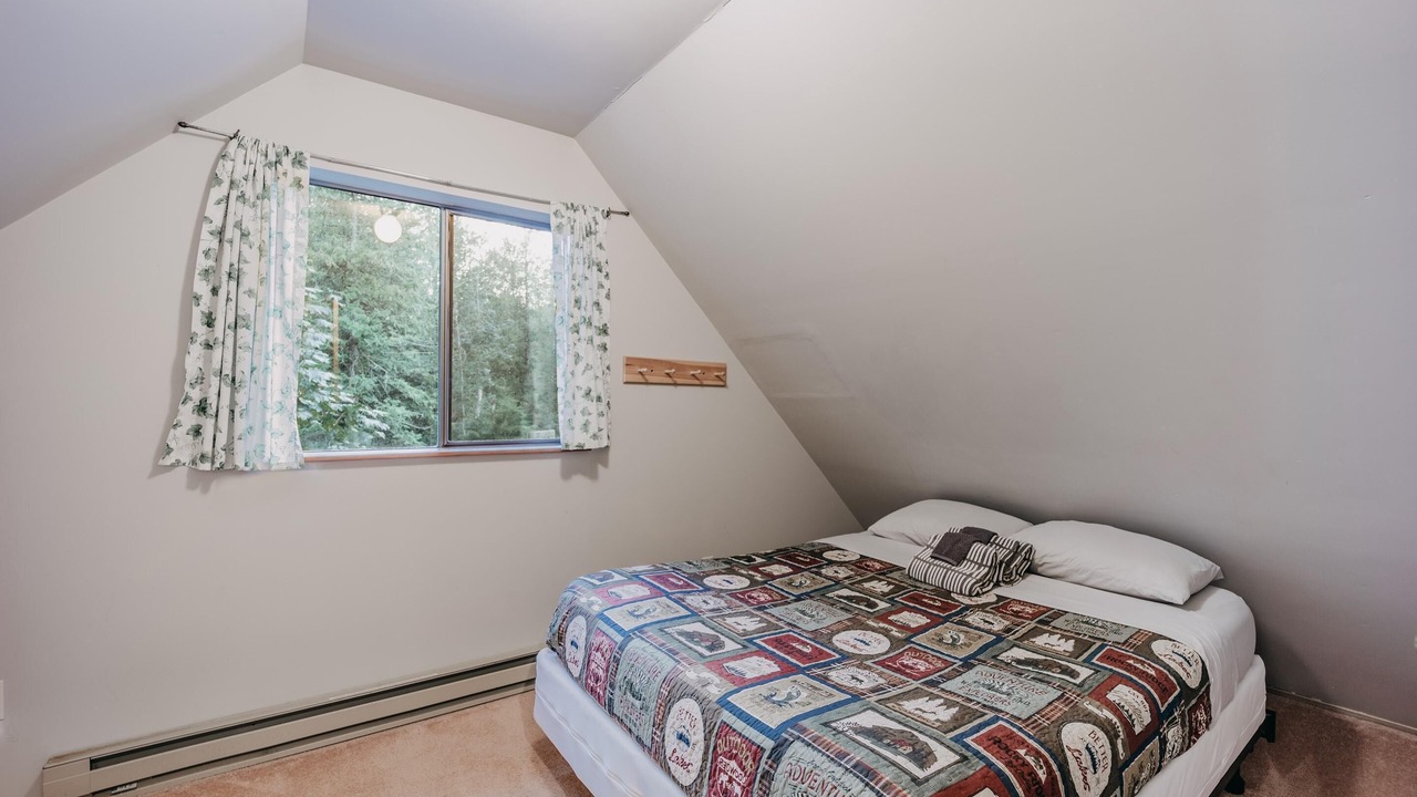 Photo of Bedroom in Maple Falls