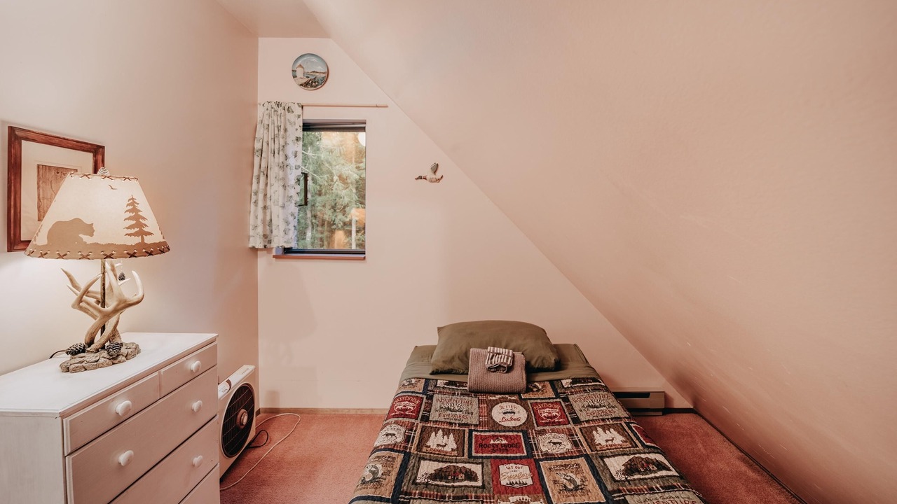 Photo of Bedroom in Maple Falls