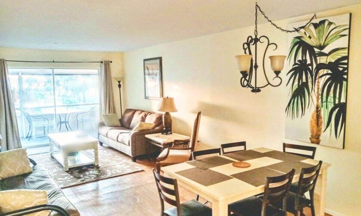 Photo of Livingroom in Gulf Gate Estates