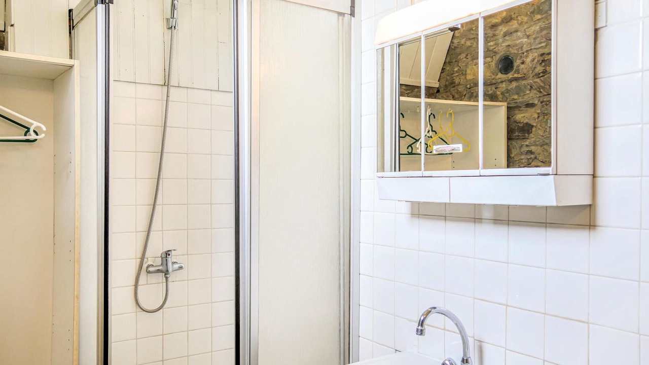 Photo of Bathroom in Quettehou