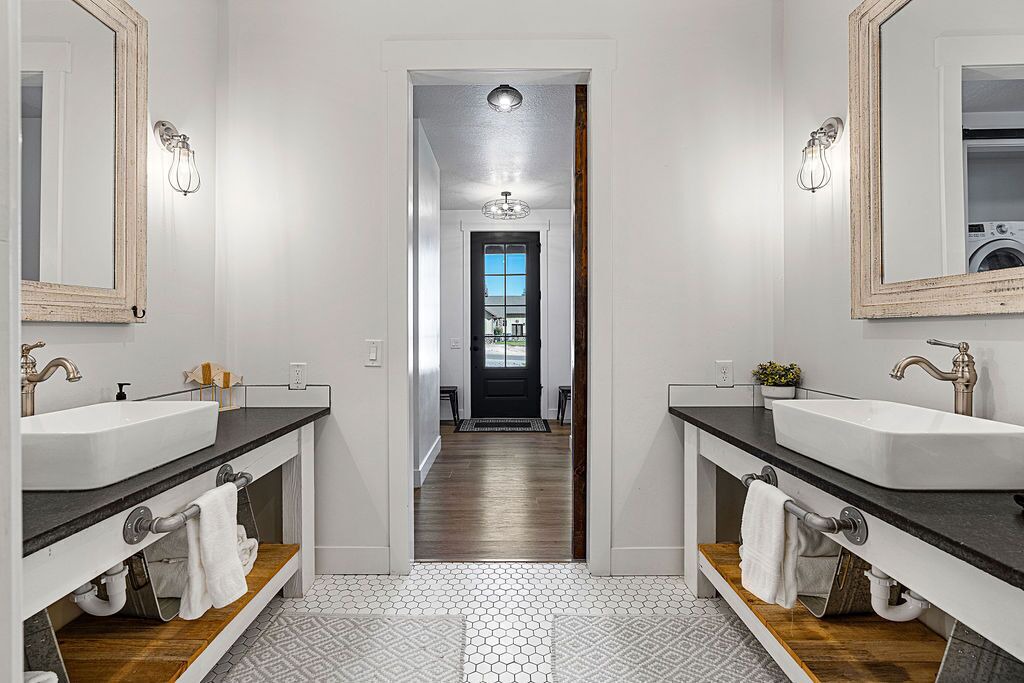 Photo of Bathroom in Garden City