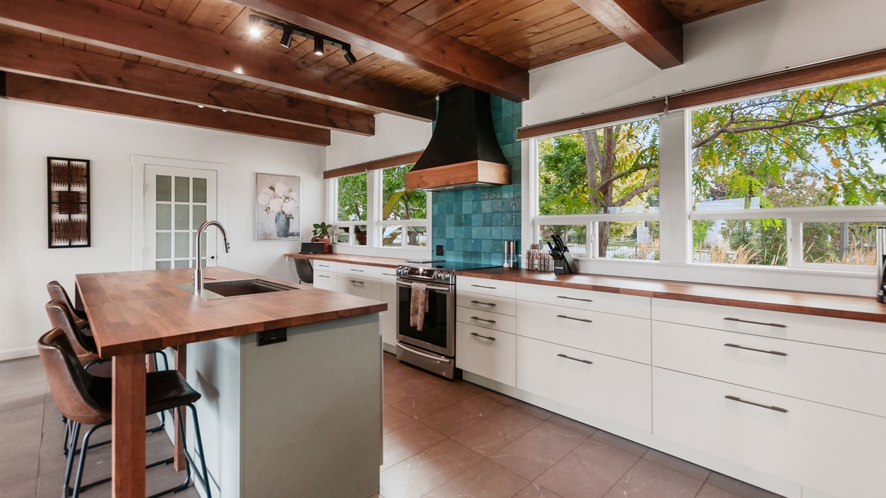 Photo of Kitchen in Okanagan-Similkameen