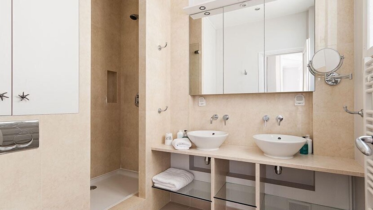 Photo of Bathroom in Quartier du Gros-Caillou