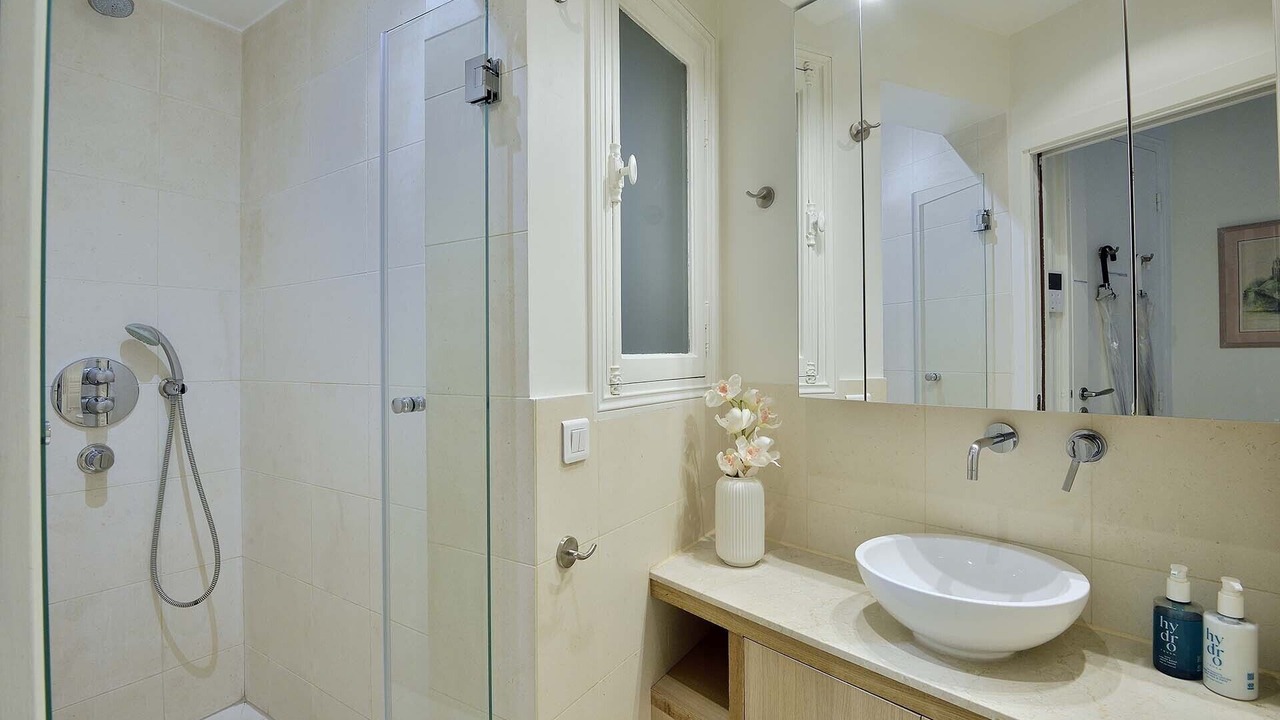 Photo of Bathroom in Quartier du Gros-Caillou
